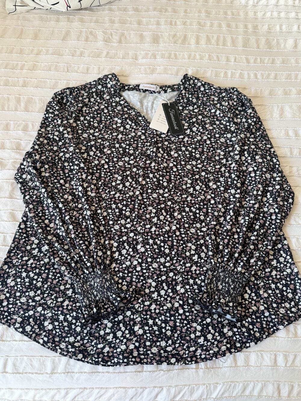 New with tags Fantaslook women’s floral blouse in size 2XL.